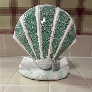Chesapeake Bay Green and White Shell Decor
